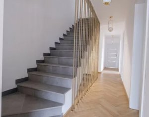 Maison 6 chambres à vendre dans Cluj-napoca, zone Andrei Muresanu