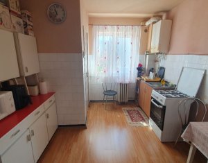 Lakás 4 szobák eladó on Cluj-napoca, Zóna Manastur