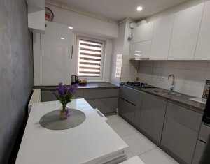 Appartement 3 chambres à vendre dans Cluj-napoca, zone Intre Lacuri
