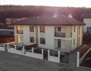 Maison 4 chambres à vendre dans Floresti