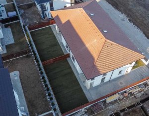 Maison 4 chambres à vendre dans Floresti