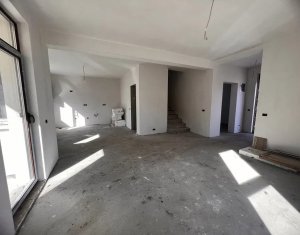 Maison 4 chambres à vendre dans Floresti