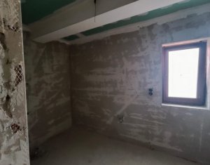 Maison 4 chambres à vendre dans Floresti