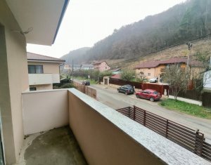 Maison 4 chambres à vendre dans Floresti