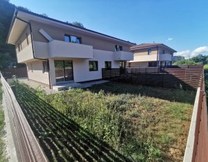 Maison 4 chambres à vendre dans Floresti