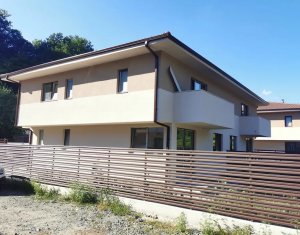 Maison 4 chambres à vendre dans Floresti