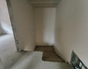 Maison 4 chambres à vendre dans Floresti