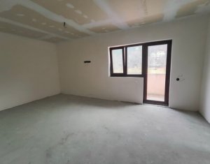 Maison 4 chambres à vendre dans Floresti