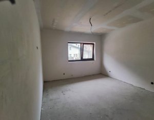 Maison 4 chambres à vendre dans Floresti