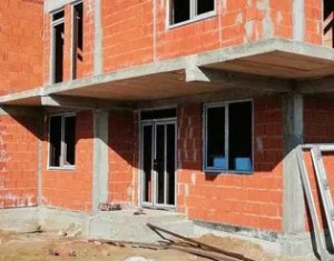 Maison 4 chambres à vendre dans Floresti