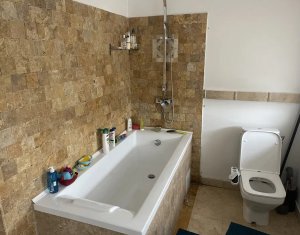 Maison 4 chambres à vendre dans Floresti