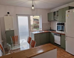 Maison 4 chambres à vendre dans Floresti