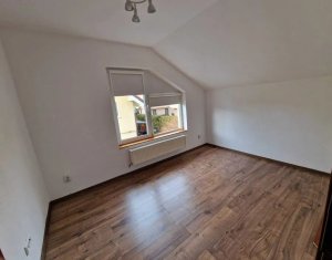 Maison 4 chambres à vendre dans Floresti
