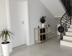 Maison 4 chambres à vendre dans Floresti