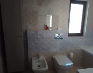 Maison 4 chambres à vendre dans Floresti