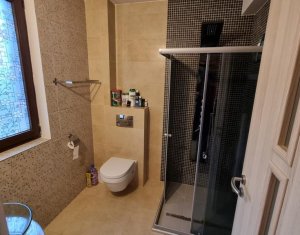 Maison 4 chambres à vendre dans Floresti