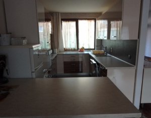 Maison 4 chambres à vendre dans Floresti