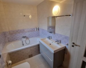 Maison 4 chambres à vendre dans Floresti