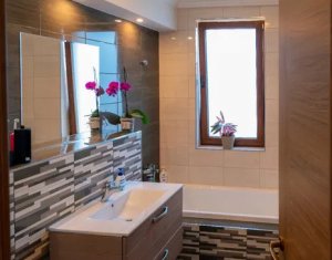 Maison 4 chambres à vendre dans Floresti