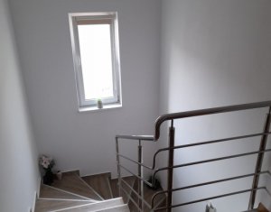 Maison 4 chambres à vendre dans Floresti