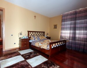 Maison 6 chambres à vendre dans Floresti