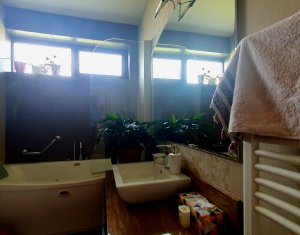 Maison 6 chambres à vendre dans Floresti