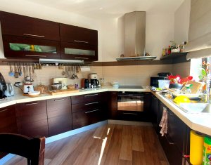 Maison 6 chambres à vendre dans Floresti