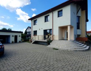 , 390m2 dans Floresti