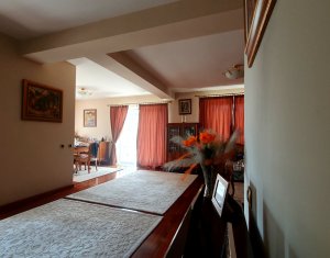 Maison 6 chambres à vendre dans Floresti