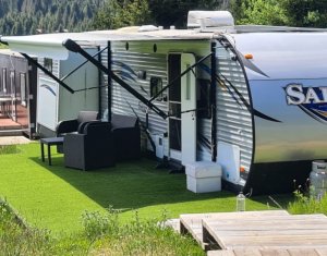 Nyaralók eladó on Belis