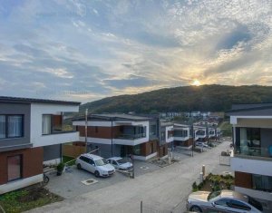 Maison 5 chambres à vendre dans Floresti