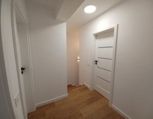 Maison 5 chambres à vendre dans Floresti