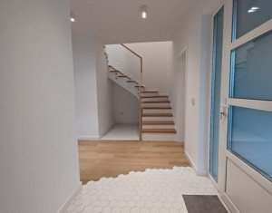 Maison 5 chambres à vendre dans Floresti