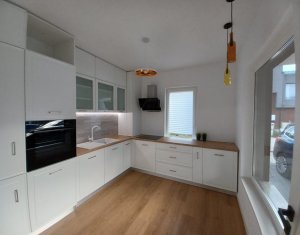 Maison 5 chambres à vendre dans Floresti