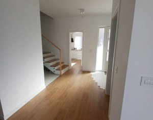 Maison 5 chambres à vendre dans Floresti