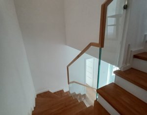 Maison 5 chambres à vendre dans Floresti