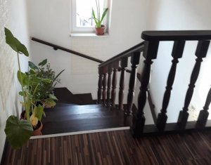 Maison 4 chambres à vendre dans Floresti