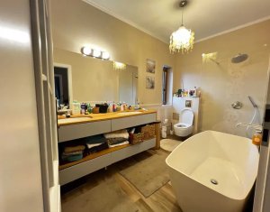 Maison 4 chambres à vendre dans Floresti