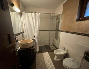 Maison 4 chambres à vendre dans Floresti