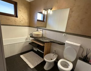 Maison 4 chambres à vendre dans Floresti