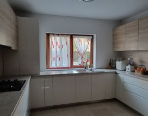 Maison 4 chambres à vendre dans Floresti