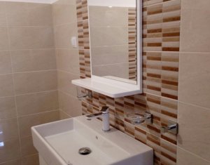 Maison 4 chambres à vendre dans Floresti