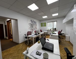Bureau à louer, 99m2 dans Cluj-napoca, zone Centru
