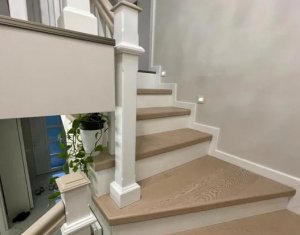 Maison 4 chambres à vendre dans Floresti