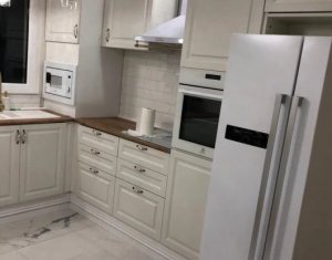 Maison 4 chambres à vendre dans Floresti