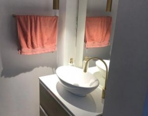 Maison 4 chambres à vendre dans Floresti