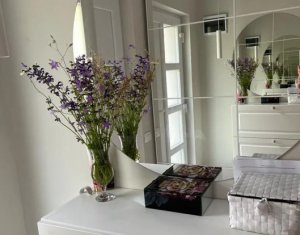 Maison 4 chambres à vendre dans Floresti