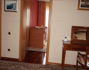 Maison 6 chambres à louer dans Floresti