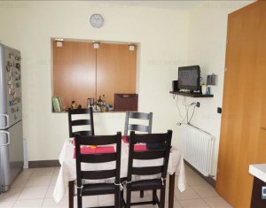 Maison 6 chambres à louer dans Floresti