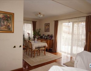 Maison 6 chambres à louer dans Floresti